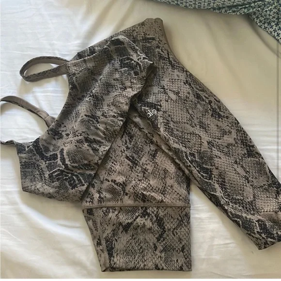 ALO Yoga Python Patterned Activewear Set - Picture 1 of 1